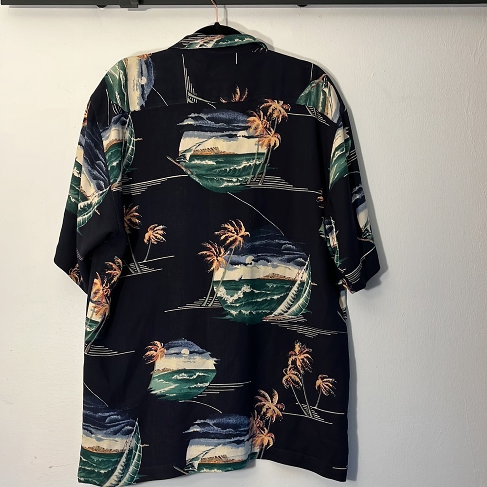 100% silk Tommy Bahama Men’s navy blue shirt Size M EUC - Picture 4 of 4